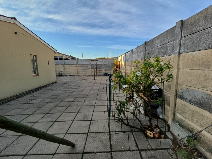 3 Bedroom Property for Sale in Bishop Lavis Western Cape